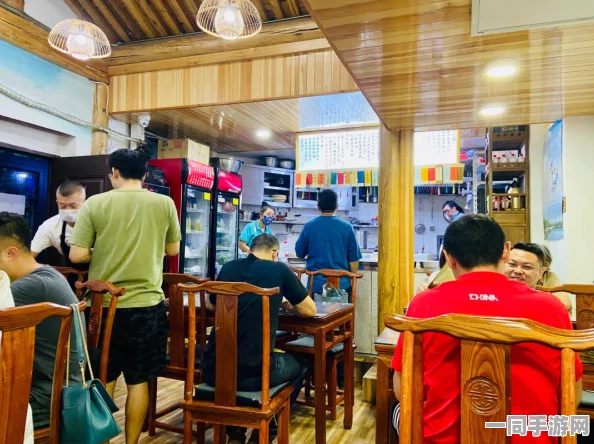 附近人200快餐电话:城市深夜食堂的温情守候与隐忧