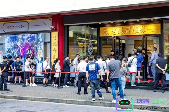 “黄金高达”亮相就受追捧，老凤祥年轻化战略大获成功