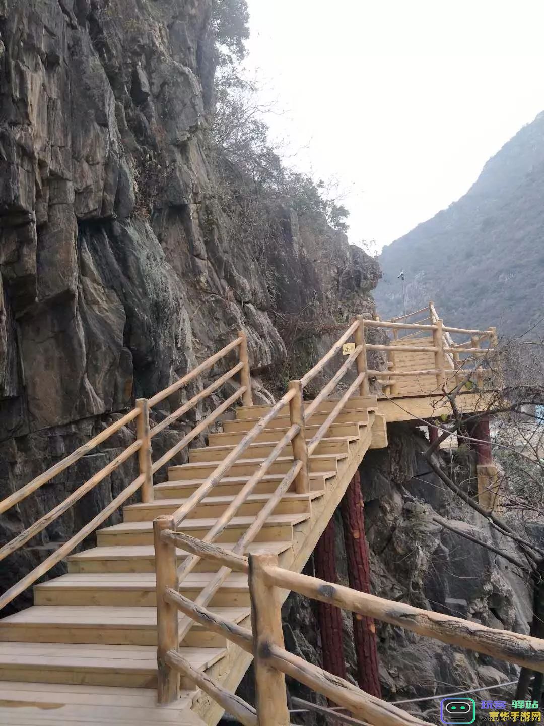 原神石门风景图赏析：捕捉自然美与历史遗迹的奇妙交融瞬间