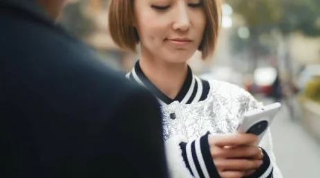 如何在城市中以温暖的方式向女生索要外卖地址—数字时代社交礼仪的细致方法