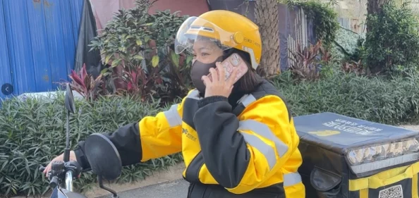 外卖女骑手的秘密暗号与行业黑话：2023年女性骑手生存现状与权益保护的挑战与应对