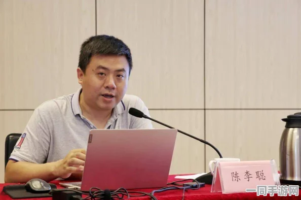 快餐女联系方式揭秘：深入探索城市隐性服务链与数字化时代边缘职业的生存现状
