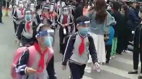 搜索附近学校，开学季家长手机里的隐形战场与真相追踪