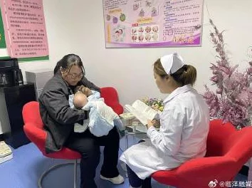 24小时上门哺乳服务热线：应对深夜育儿焦虑带来的家庭新服务生态系统