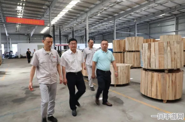 快餐附近，深夜外卖骑手与都市孤独者的隐形纽带