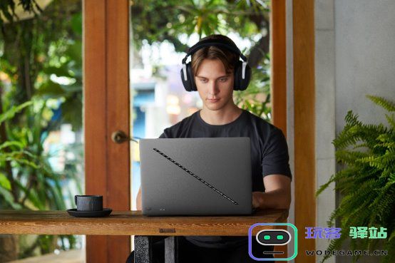 搭载AMD锐龙AI 9 HX 370处理器 ROG发布新款ROG幻16 Air专业性能轻薄本：高效能携手时尚之美！ 当下最强生产力工具！