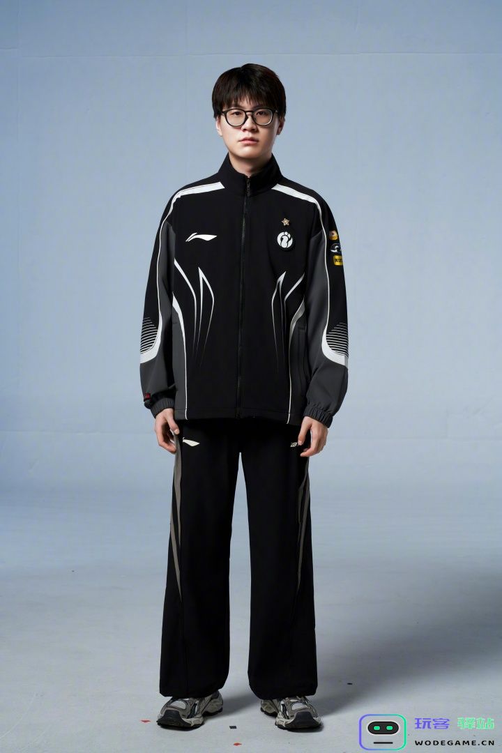 iG发布2025英雄联盟全球总决赛定妆照：再赴極境，此战留名