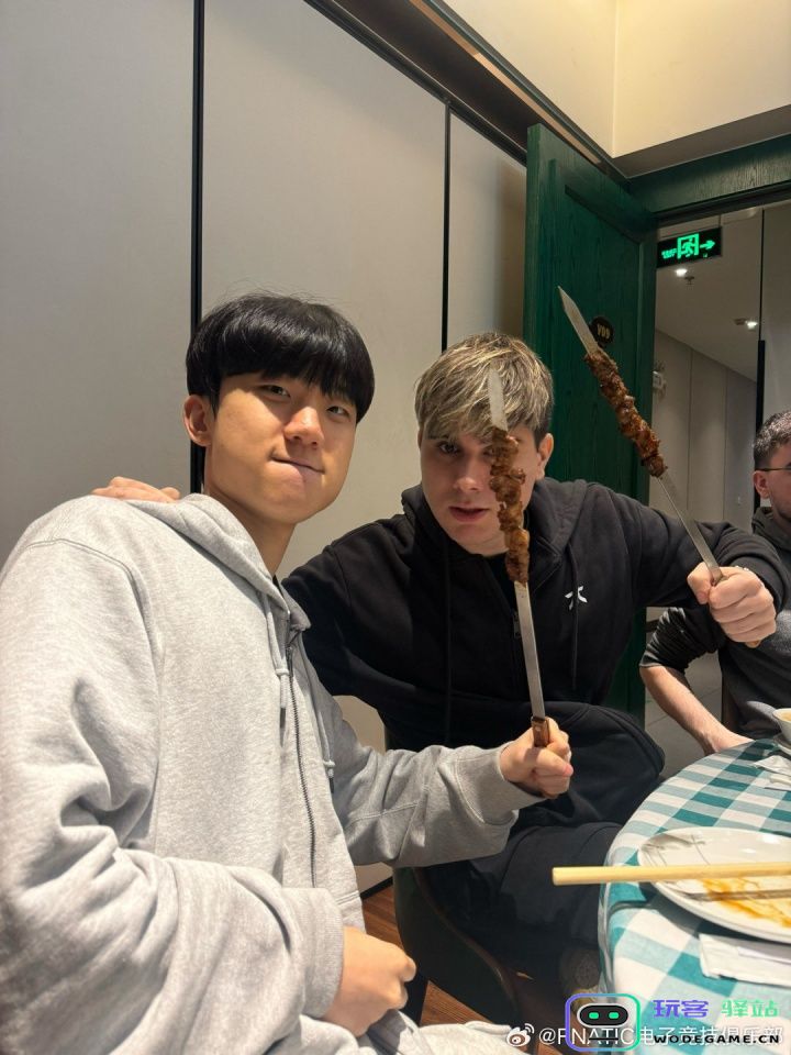 别吃小杨生煎！FNC晒在华照片：感受中餐 干饭时间