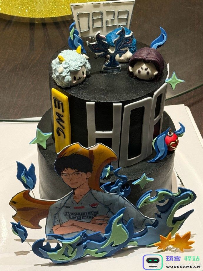 Hope晒照：感谢大家的生日祝福和精心准备的礼物，我们世界赛见